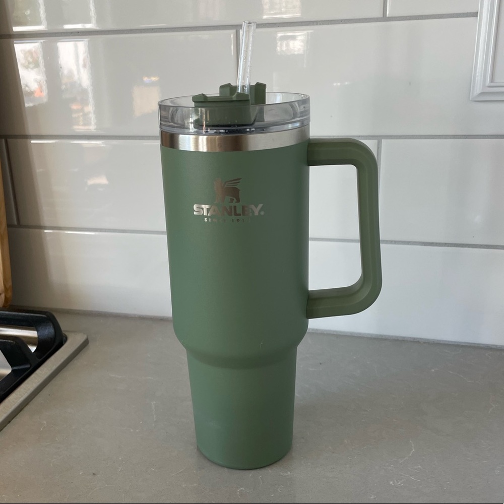 Stanley Adventure Quencher Travel Tumbler Straw Cup 40oz Shrub Green